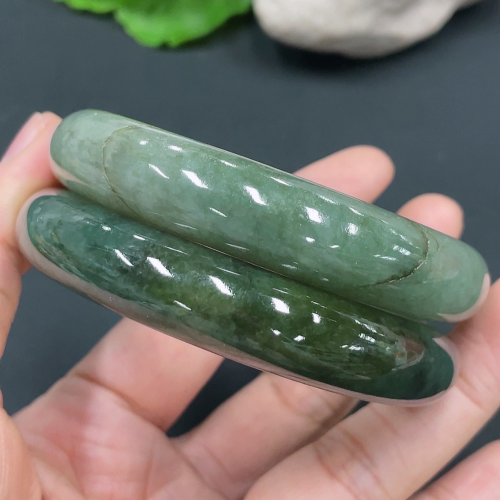 F23584877 Jadeite Round Bangle Size 56.6/56.3 Sell as a Lot