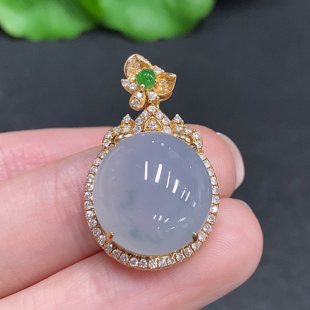 F34003632 Jadeite Cabochon Pendant with 18K Gold and Diamond Accents, Total Weight Approximately 7g