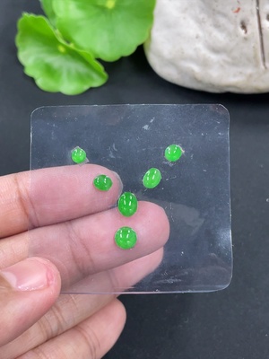 F42952404 翡翠蛋面 一手走 货品总重约1g（含垫片）