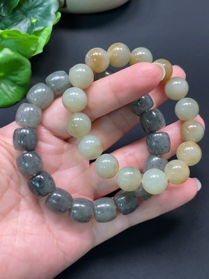 H46528219 和田玉手串 含其他矿物成分 卡12.1mm 总重约100g