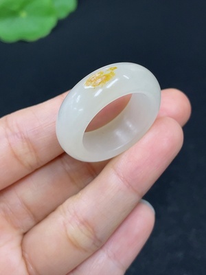 H46559210 和田玉戒圈    圈口24   货品总重约8.7g   皮色成因未定