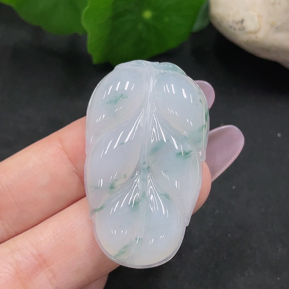 F35129464 Jadeite Leaf Pendant Total Weight Approx. 11.27g