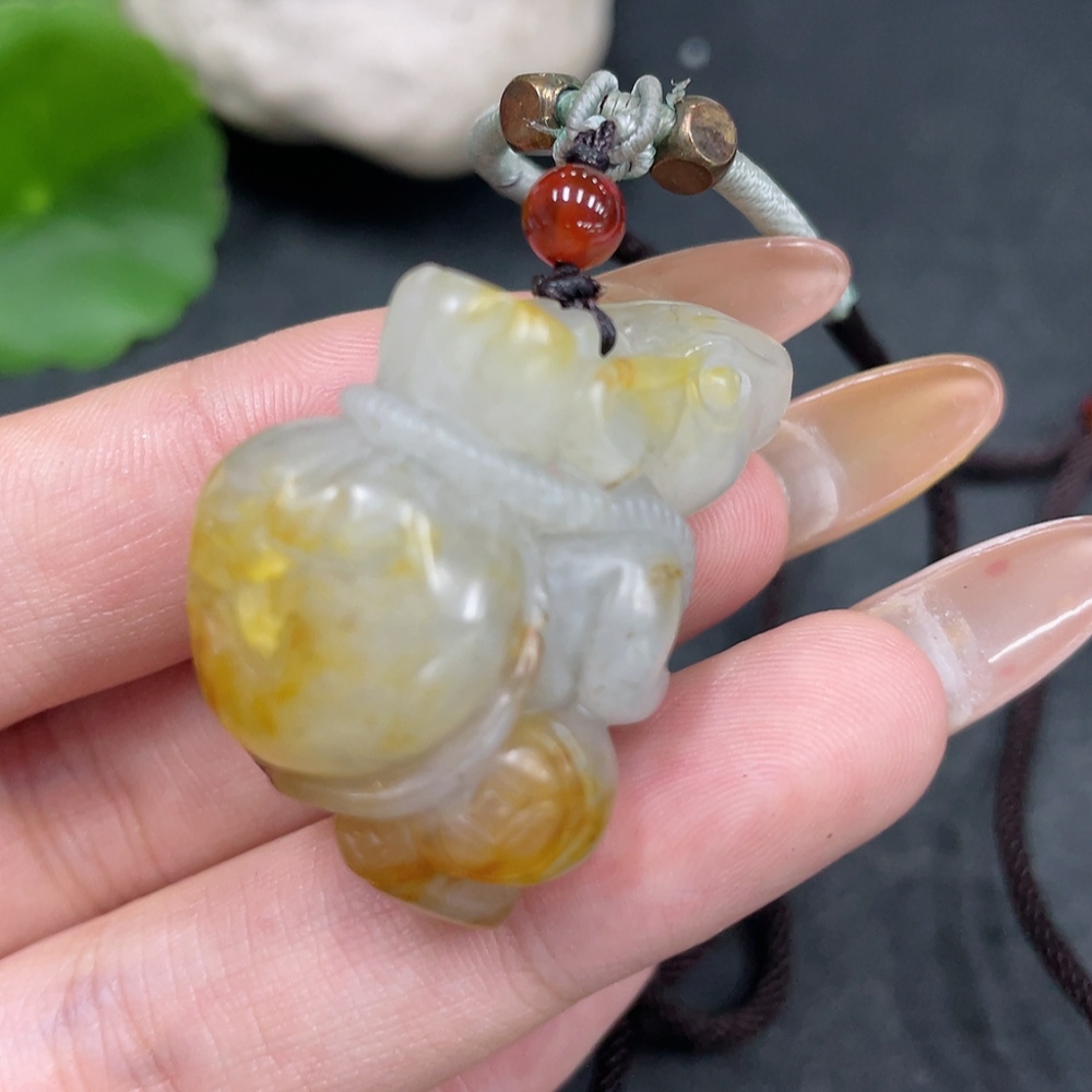 H32797980 Prosperity Brings Wealth