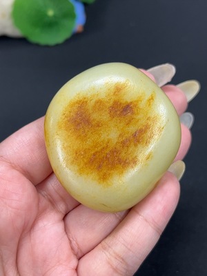 H42979389 和田玉 皮色成因未定 货品总重约98.6g