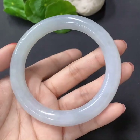 F17831601 JadeiteRound Bangle 59.3 Circumference Total Weight 65.497g