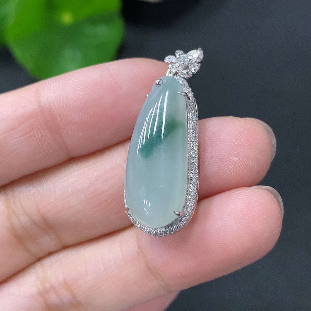 F33829278 Jadeite Inlaid Blessing Melon Pendant with 18K Gold and Diamond Accents, Total Weight Approx. 3.4g