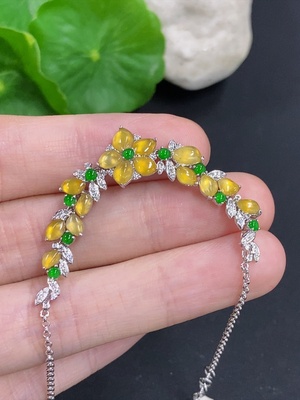 F46552847 翡翠镶嵌手链 18K金 货品总重约5.6克（配镶钻石）（颜色成因未定）