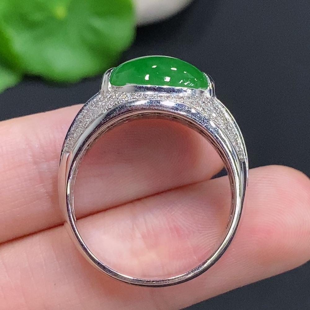 F29419381 Jadeite Cabochon Ring 18k Gold Total Weight Approx. 6.8g Size 22 with Diamond Accents