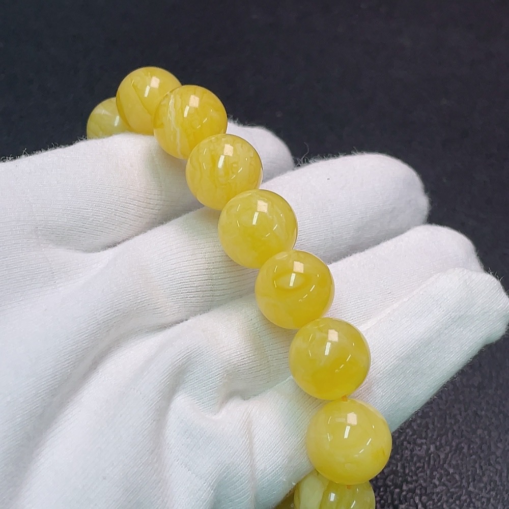 C33852322 Amber Beeswax Bracelet, total weight approx. 20.69g, bead size 12.8mm