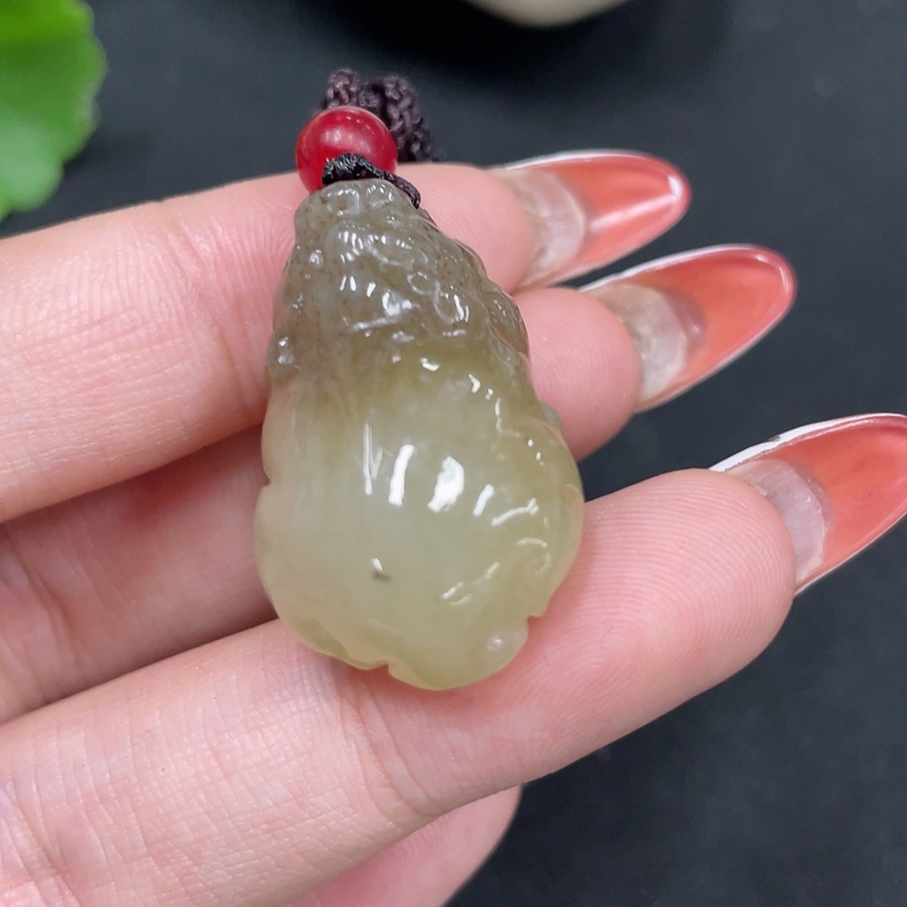 H34062657 Hetian Jade Pendant  Pi Xiu  Total Weight (with rope): 11.1g