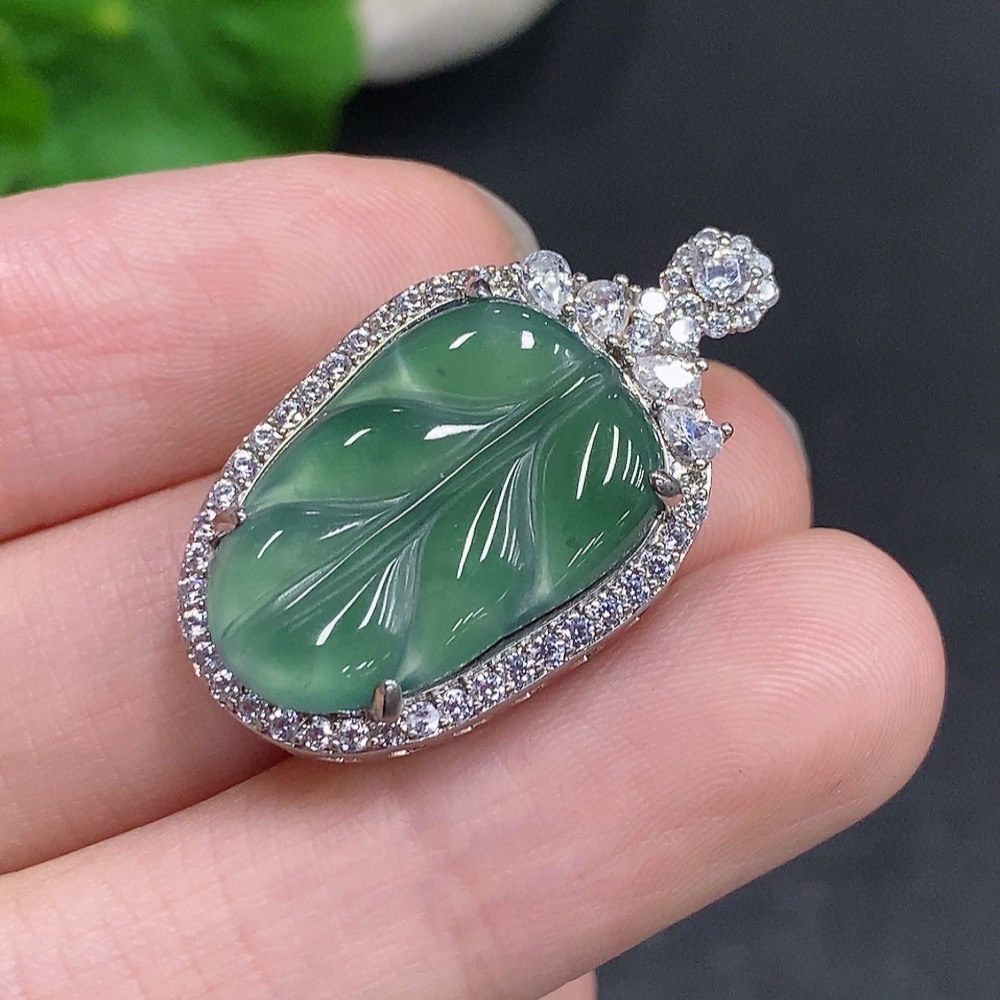 F33940944 Jadeite Leaf Pendant Non-Gold Inlaid Total Weight Approx. 4.7g
