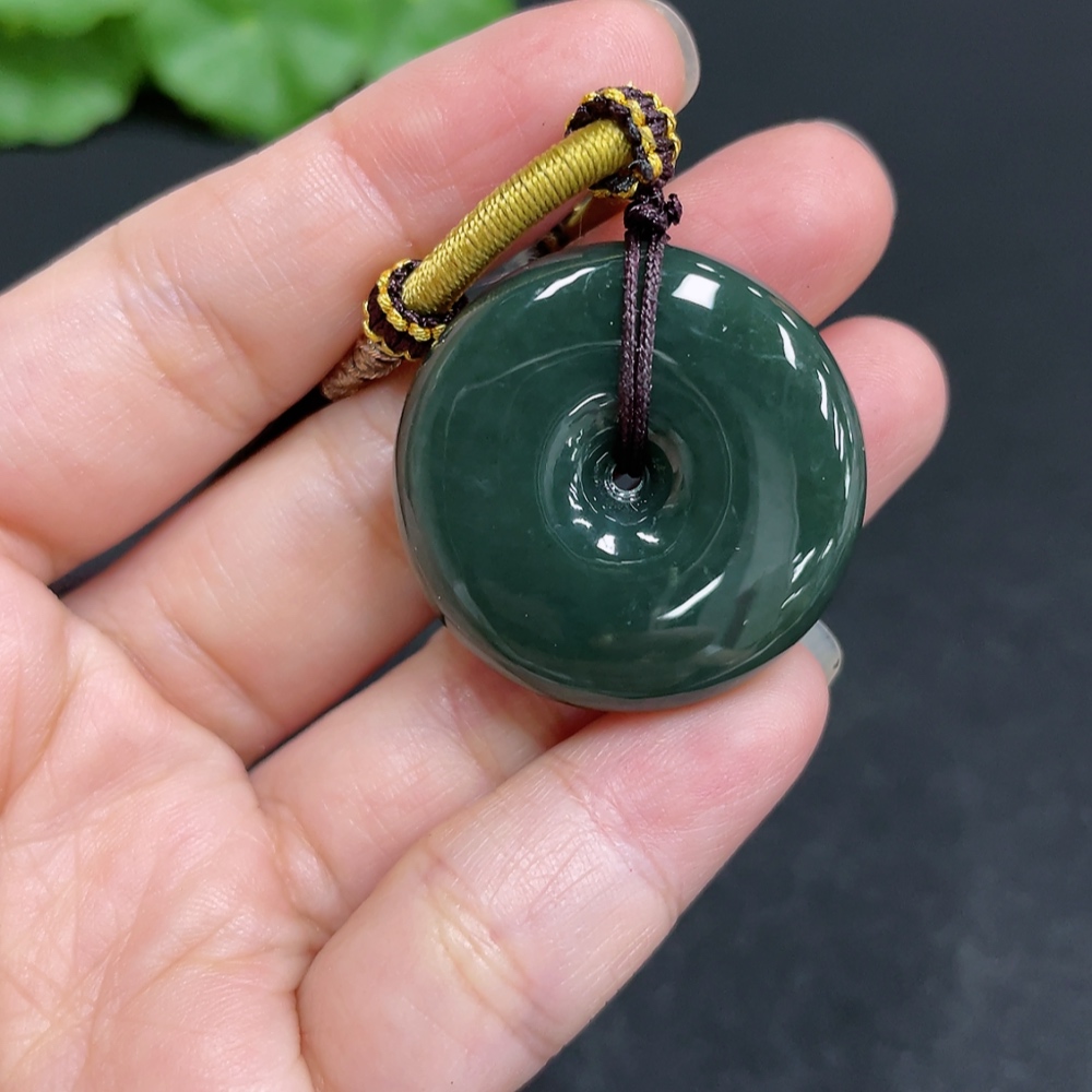 H34037114 Hetian Jade Pendant, Peace Knot