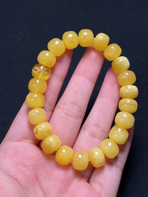 C31665658 Amber and Beeswax Bracelet, Total Weight Approximately 16.04g, Bead Size About 10.9mm