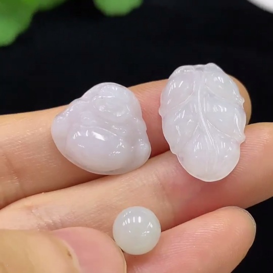 F33928313 Jadeite Pendant/Round Beads Sell as a Lot