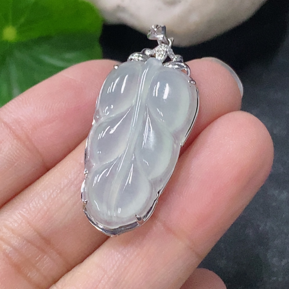 F34954515 Jadeite Leaf Pendant with 18k Gold and Diamond Accents, Total Weight Approximately 2.96g