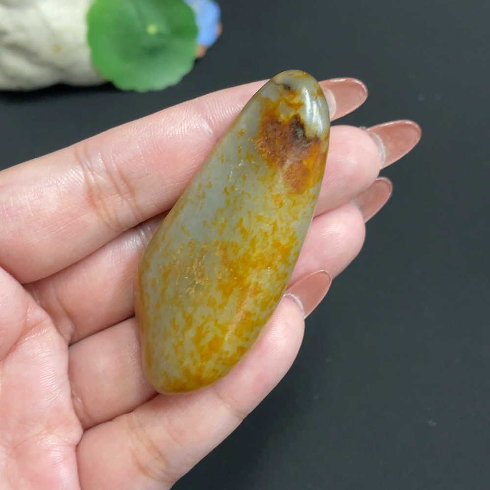 H34074140 Hetian Jade with undetermined skin color origin, total weight approximately 40.7g