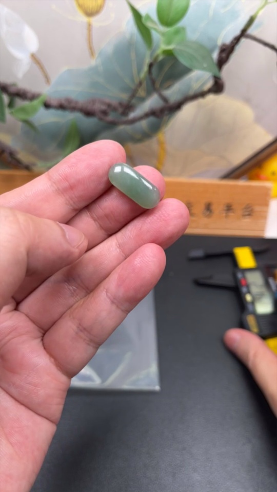 F34963396 Jadeite inlay piece, total weight approx. 1.28g