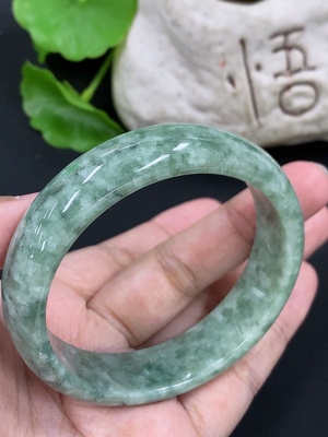 F46597702 翡翠正圈手镯 货品总重约59.49g 56.8圈口