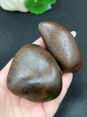 H46520918 和田玉 皮色成因未定  含其他矿物成分 货品总重约256.3g