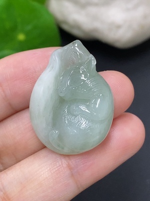 F42972151 翡翠挂件 货品总重约9.9克