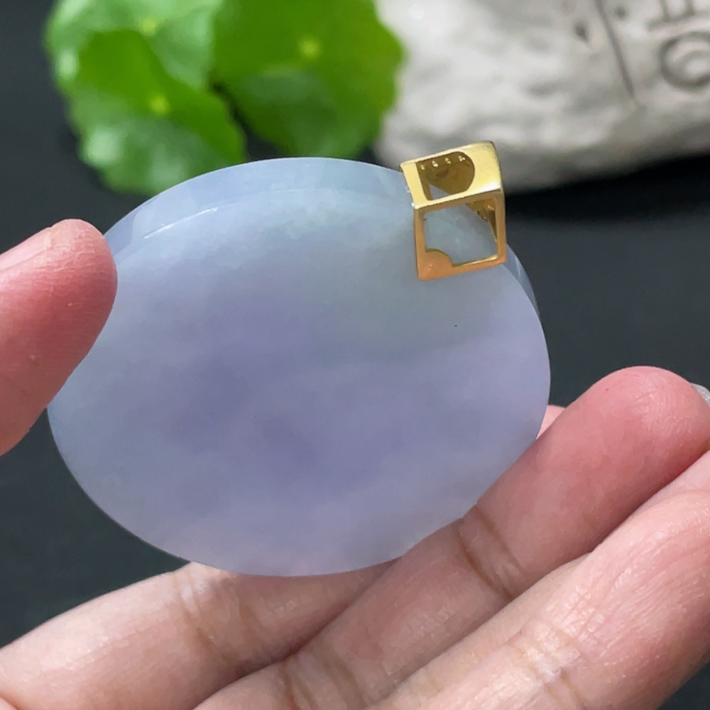 F34978090 Jadeite Plain Pendant with 18K Gold Clasp and Diamond Accents, Total Weight Approx. 33.5g