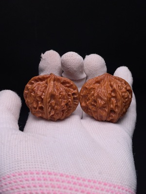 W32764706 Four-ridged Walnut, total weight approx. 30.8g, size about 39.4mm