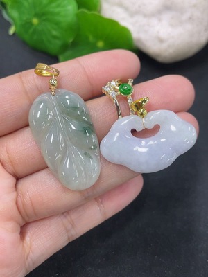 F46568926 翡翠挂件 戒指 一手走 非金 含其他矿物质成分