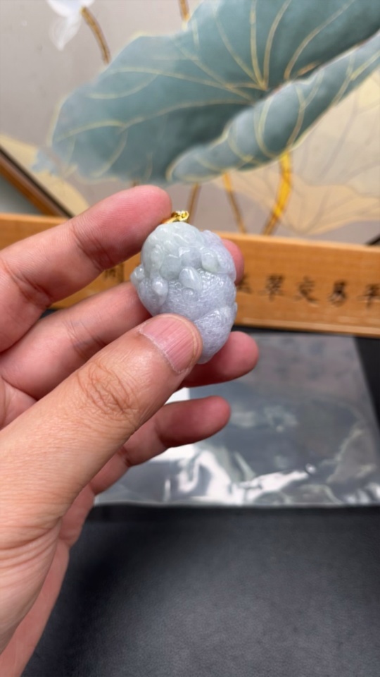 F26036233 Jadeite Three-legged Golden Toad Pendant Non-gold Inlaid Total Weight About 21g