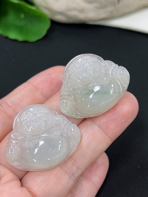 F46585631 翡翠佛公挂件一手走