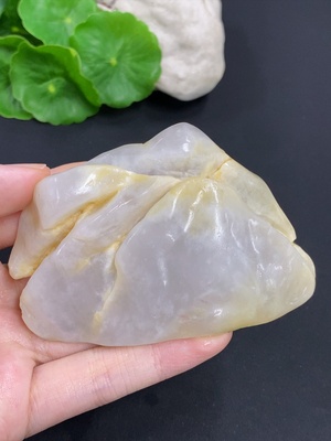 F46553848 翡翠摆件 货品总重约193.6克（颜色成因未定）