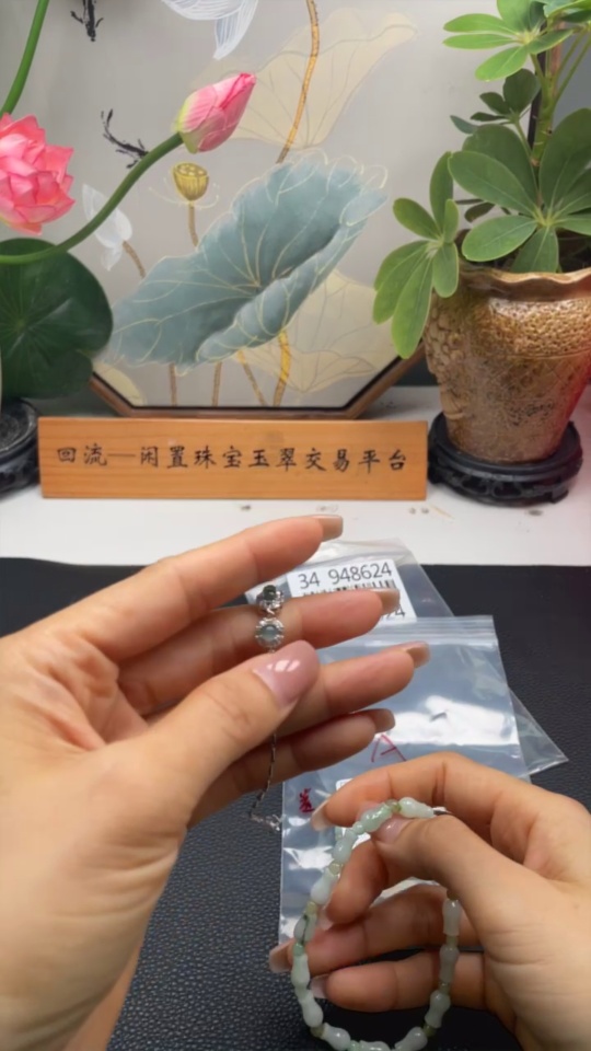 F34948624 Jadeite bracelet non-gold yellow color origin undetermined