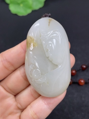 H46531567 和田玉挂件   观音   货品总重约（含链，链子非和田玉）57.7g   皮色成因未定