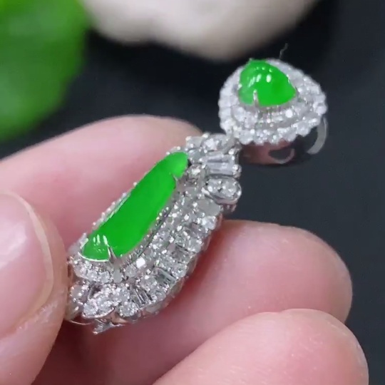 F33849407 Jadeite Pendant with 18k Gold and Diamond Accents, Total Weight Approximately 2.94g