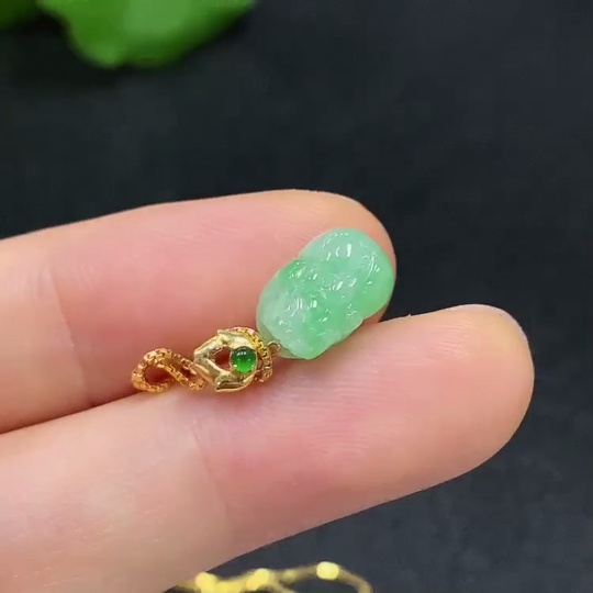 F18982756 Jadeite Pixiu Pendant (18k Gold Clasp) Non-Gold-Inlaid Chain Total Weight 1.869g