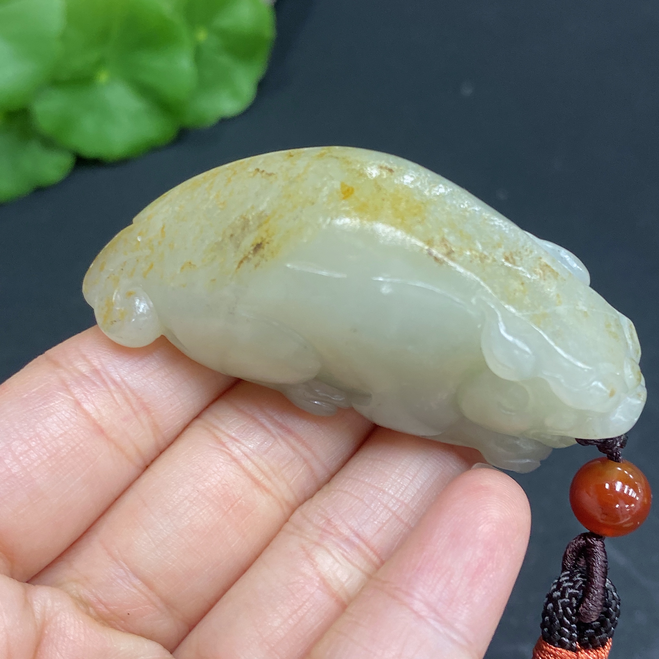 H32758935 Hetian Jade Handheld Carving Auspicious Beast