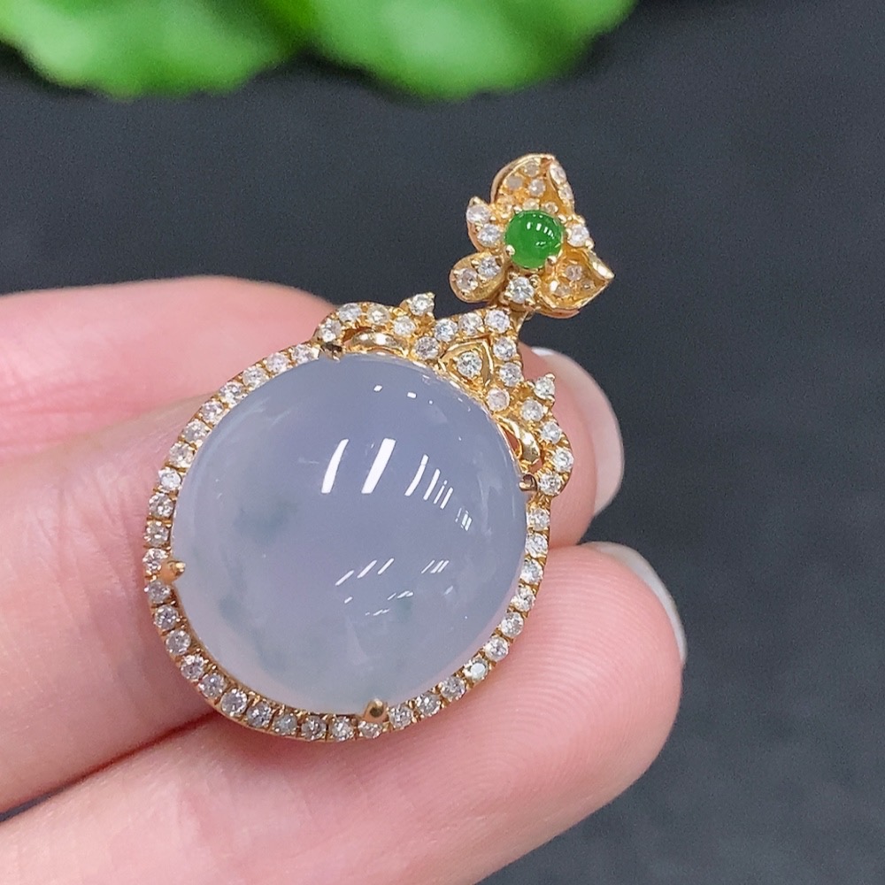 F34003632 Jadeite Cabochon Pendant with 18K Gold and Diamond Accents, Total Weight Approximately 7g