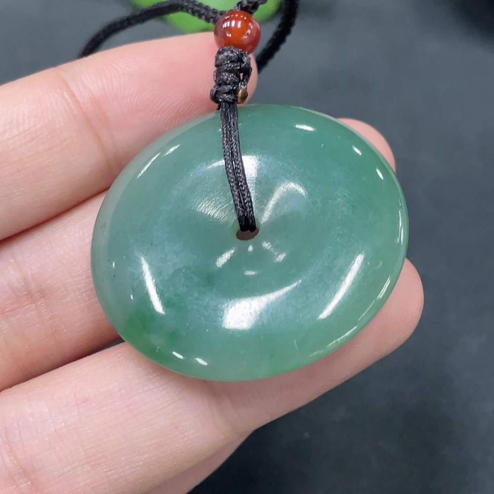 F19131179 Jadeite Peace Knot Pendant Total Weight 15.376g