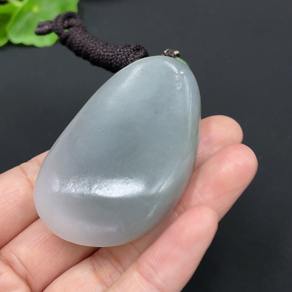 H27073349 Hetian Jade Pendant - Fierce Tiger Descending the Mountain