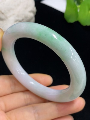 F42959816 翡翠圆条手镯  55.6圈口 货品总重约62.9克