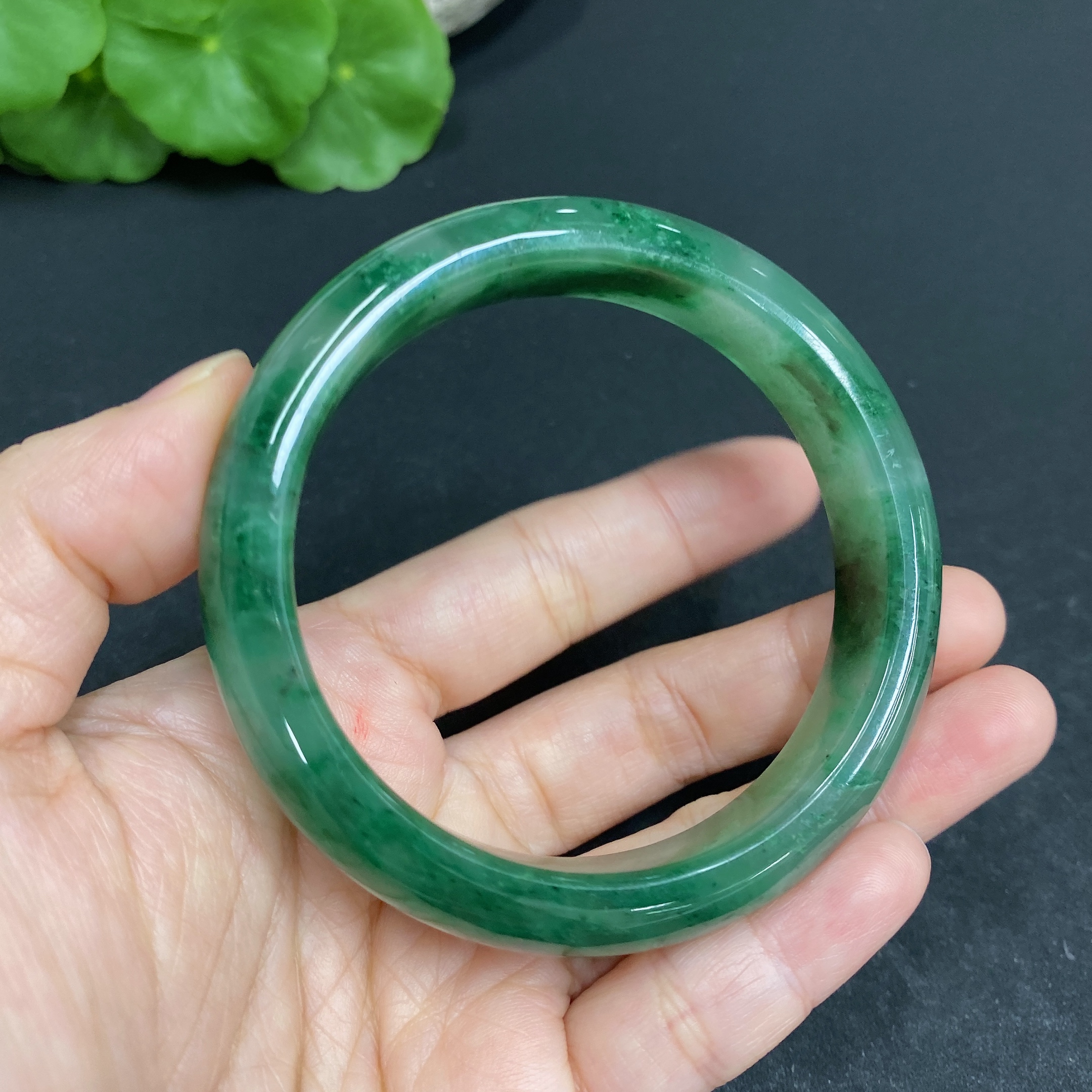 H33903693 African Emerald (Dulong Jade) Round Bracelet