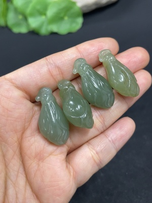 H41868401 和田玉挂件   玉兰花    货品总重约23.3g