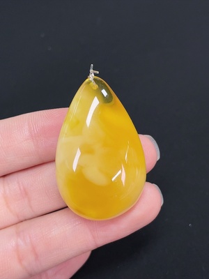 C46538874 琥珀蜜蜡挂件 货品总重约7.12克