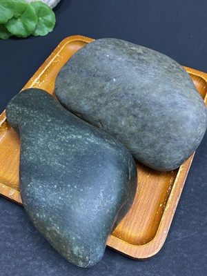 H34970603 和田玉         货品总重约1.99kg   皮色成因未定   含其他矿物成份