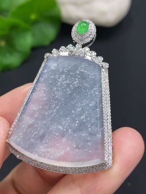 F34051109 Jadeite Plain Pendant with 18K Gold and Diamond Accents, Total Weight Approx. 9.6g