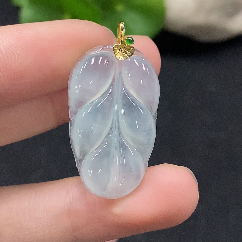 F34028906 Jadeite Leaf Pendant in 18K Gold, Total Weight Approx. 3.37g