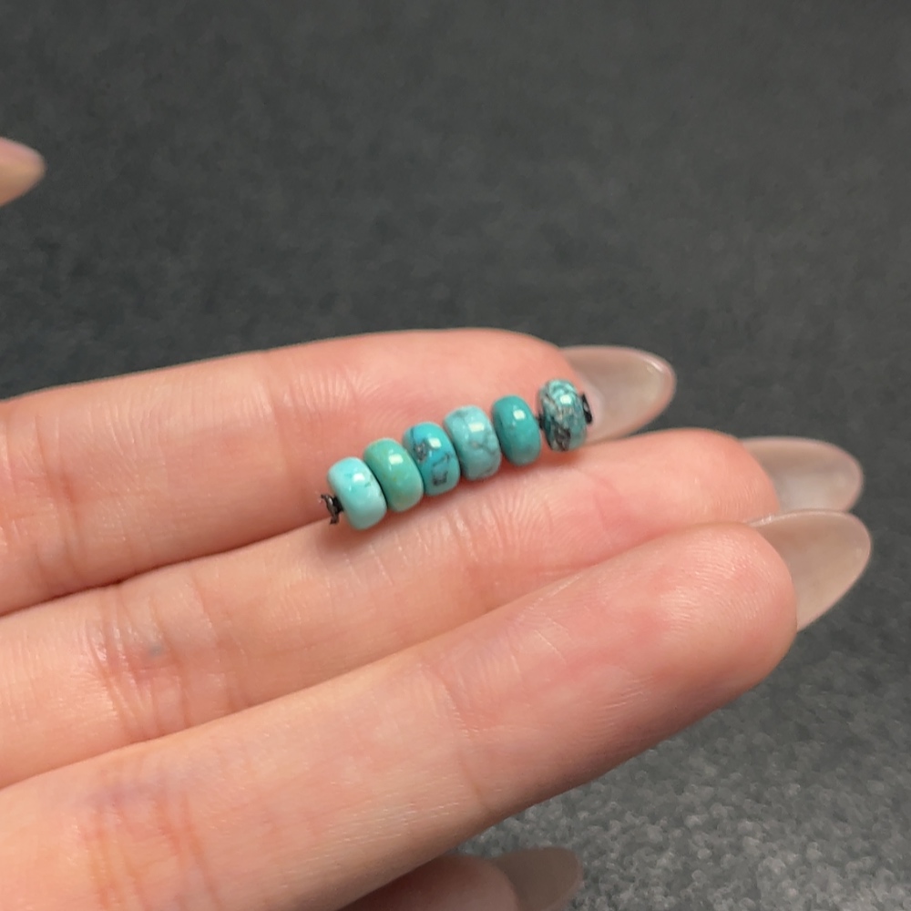 C34040525 Turquoise Pendant with Other Mineral Components, Total Weight Approx. 0.93g, Size Around 5.5mm