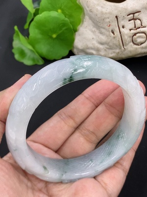 F46598642 翡翠正圈手镯  修补  货品总重约77.5g  圈口61.3