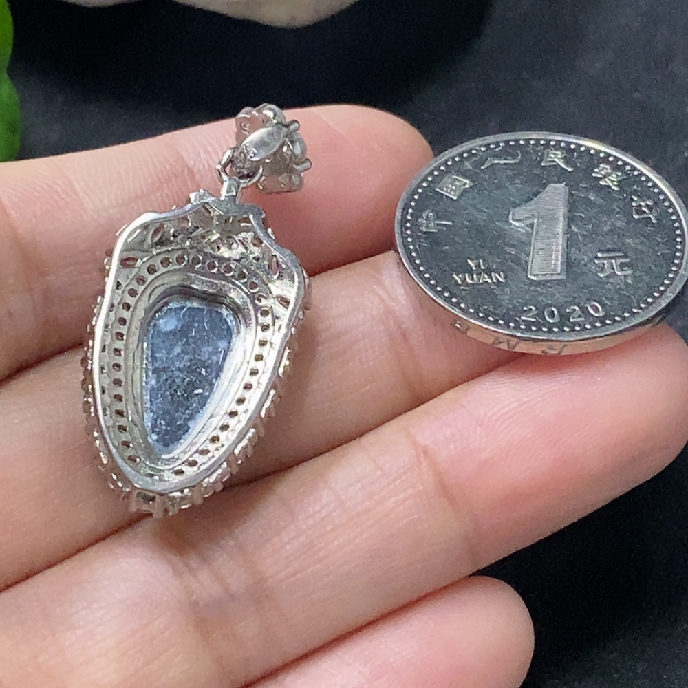 F33913392 Jadeite Inlaid Leaf Pendant Non-Gold Total Weight Approx. 3.8g