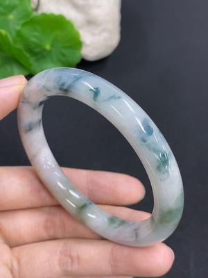 F42956072 翡翠圆条手镯 圈口56.2 货品总重约47.1克（修补）