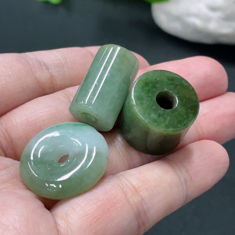 F33935348 Jadeite Pendant Sell as a Lot